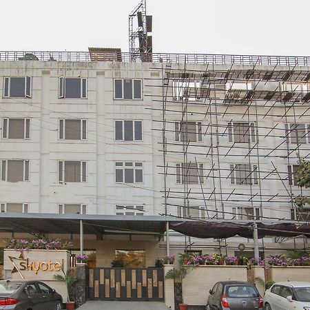 Oyo 12496 Skyotel Lucknow Exterior photo