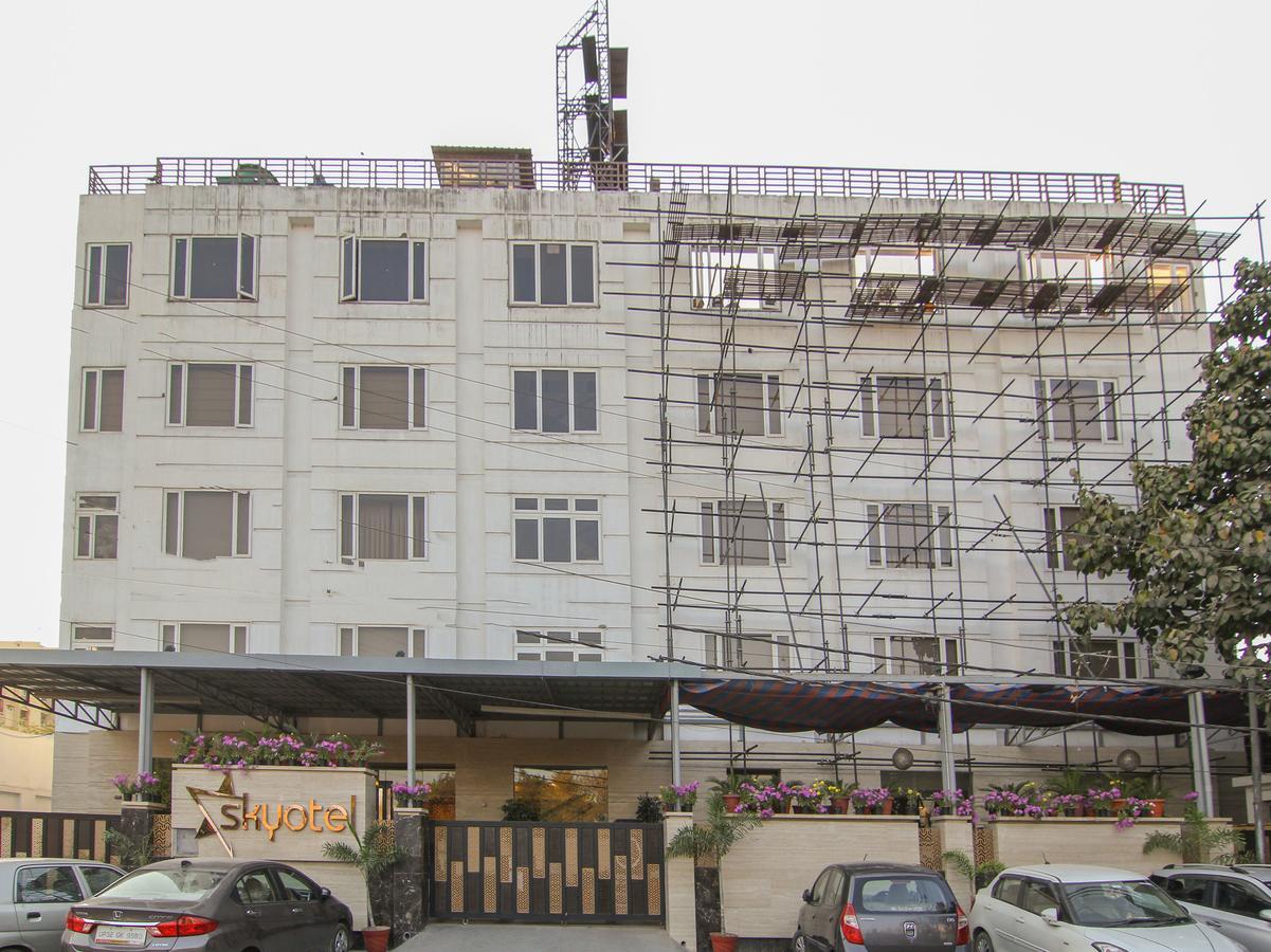 Oyo 12496 Skyotel Lucknow Exterior photo